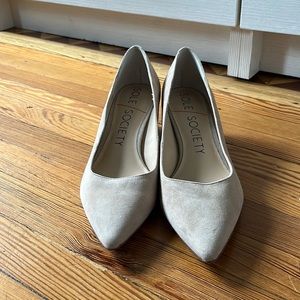 NWOT Sole Society Andorra Taupe Pointed Toe Low Block Heel